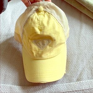 Yellow roxy hat